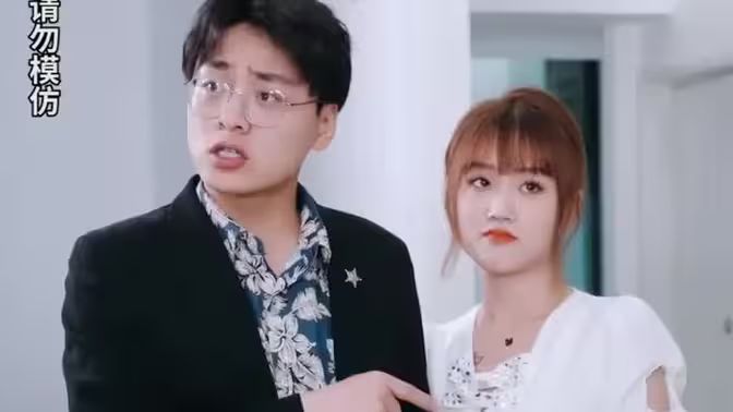 《貶值后我?guī)Ю掀抛呱先松鷰p峰》(全集)